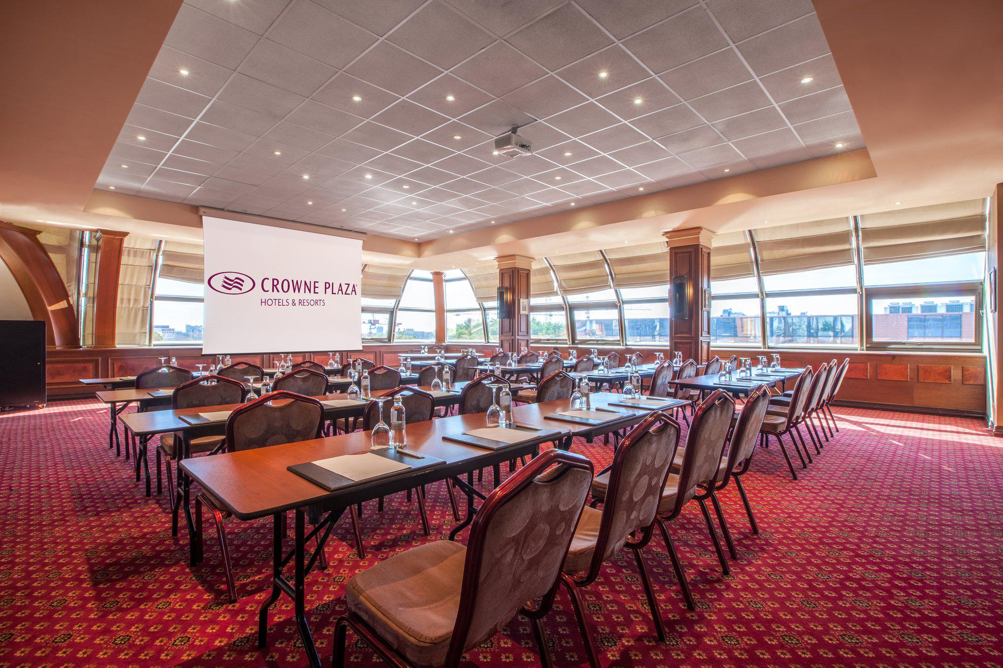 Фото Crowne Plaza Minsk