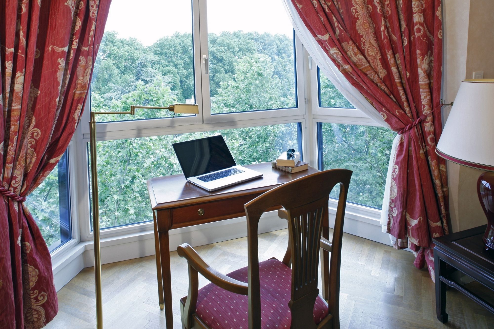 Фото Warwick Reine Astrid Lyon