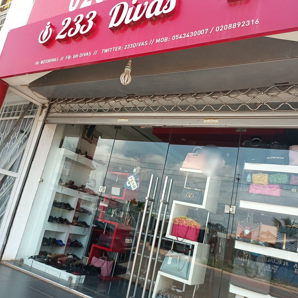 Clothing store 233 Divas, Earth, photo