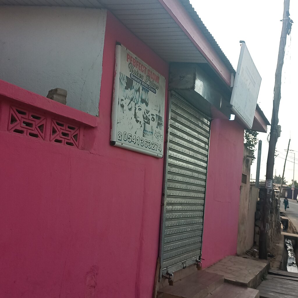 Beauty salon Perfect Glow, Accra, photo