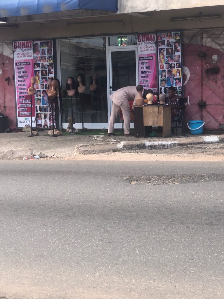 Wigs, hairpieces Bunat Signature, Accra, photo