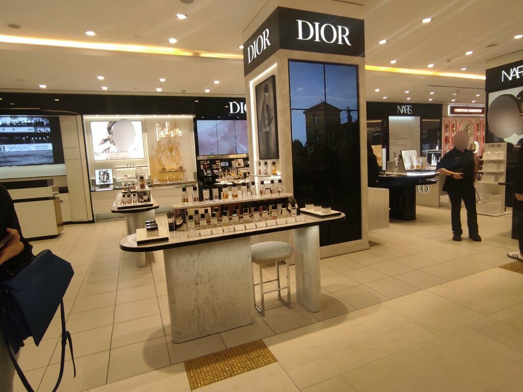 Perfume and cosmetics shop Dior, Moscow, photo