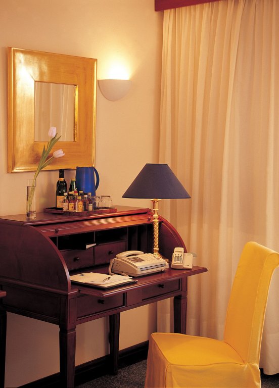 Фото Grand Resort Lagonissi Athens
