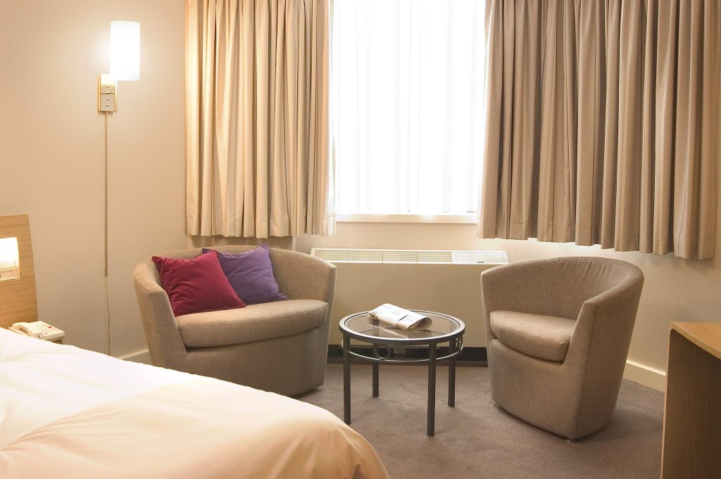 Фото Delta Hotels Toronto Mississauga