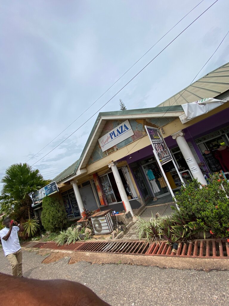 Shopping mall Jingles Plaza, Accra, photo