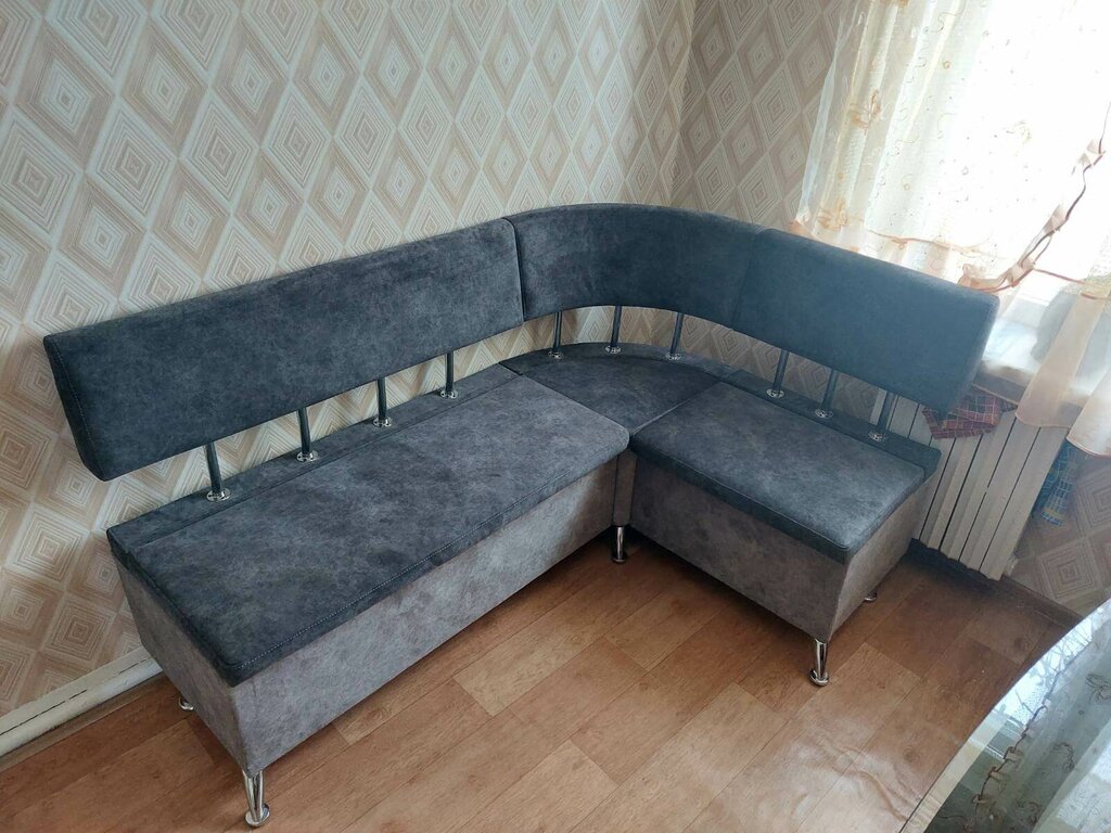 Перетяжка кресла кожей или тканью на дому