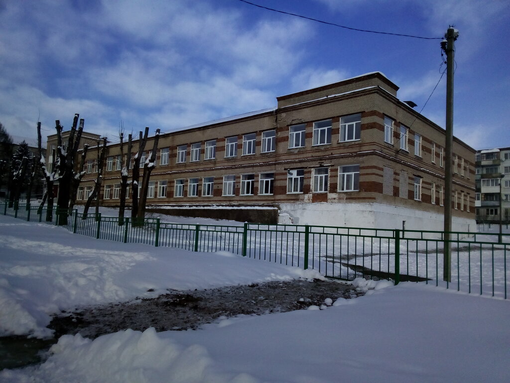 مدرسة Valdayskaya Srednyaya Obshcheobrazovatelnaya shkola № 1 im. M. Averina ، ، صورة