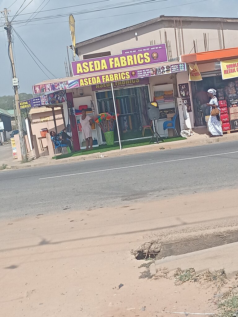 Drapery shop Aseda fabrics, Accra, photo