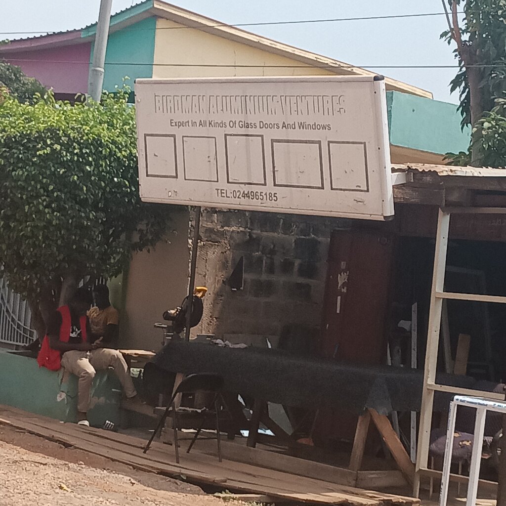 Glass workshop Birdman Aluminium Ventures, Accra, photo