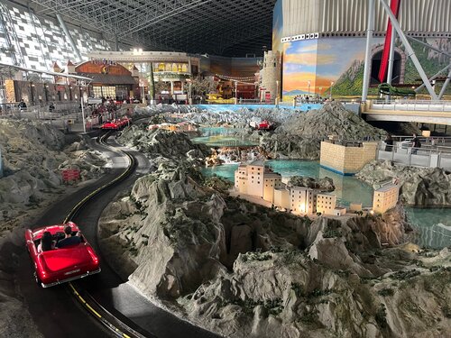 Ferrari World     YS1 - -       
