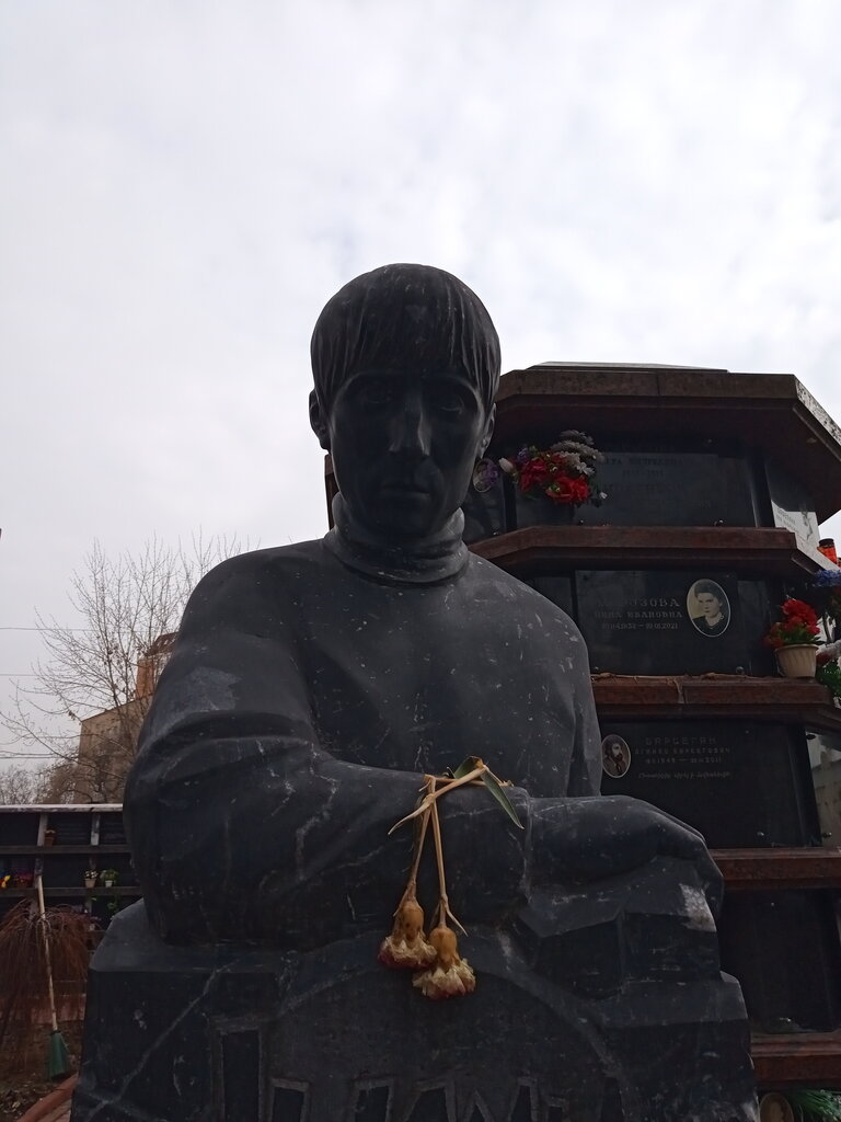 Могилы известных людей Певец Сергей Евгеньевич Крутиков (Михей), Москва, фото