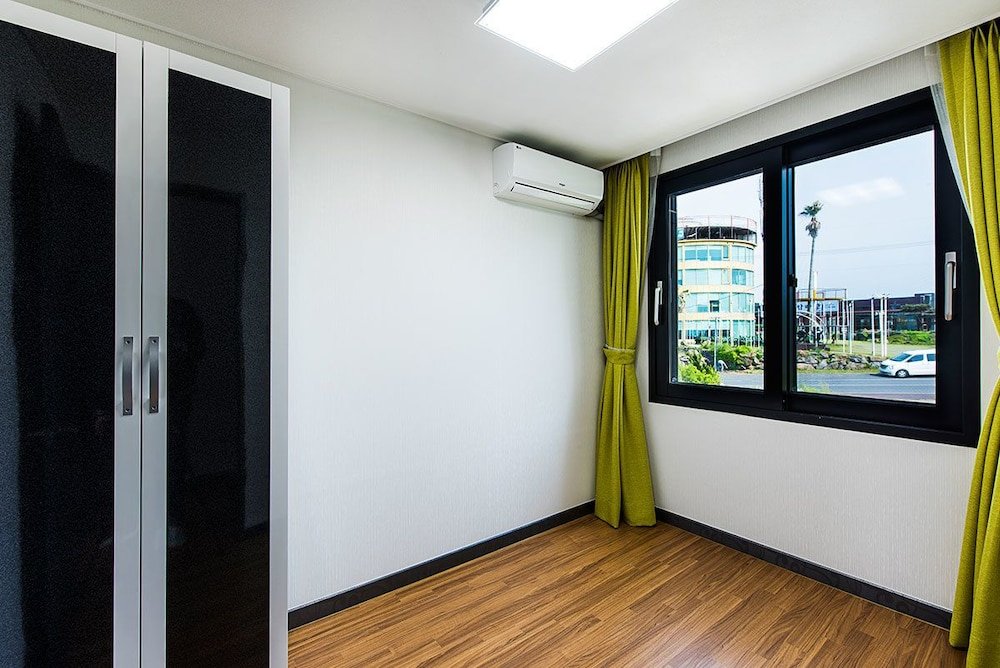 Фото Petit Jeju Victor