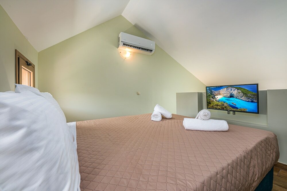 Фото Kozanos Suites with Private Pool