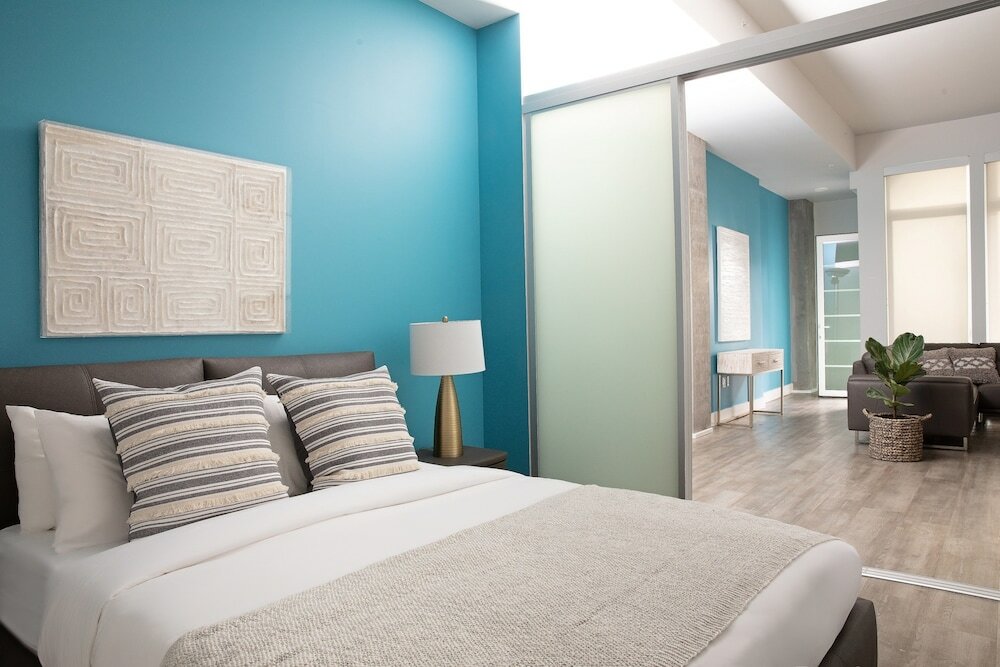 Фото Domicile Suites at Mark on 8th