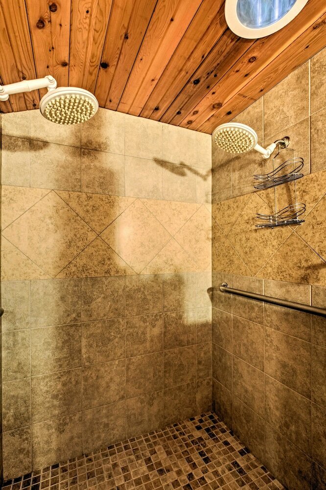 Фото Cabin + Studio: 5 Mi to Mt Rainier Nat'l Park