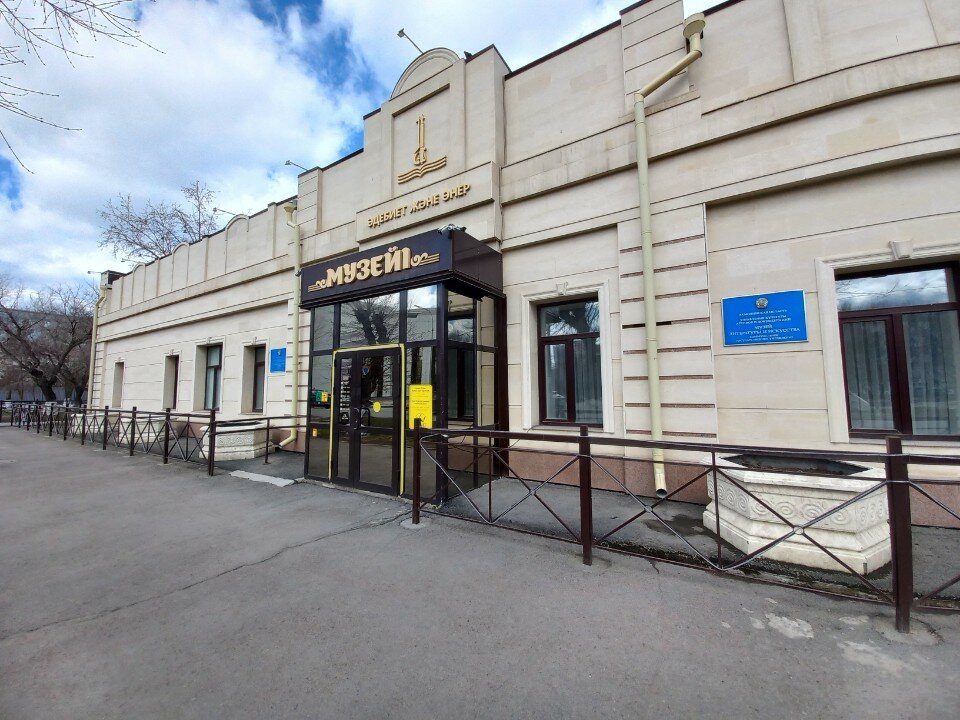 Мас әйелді ит стилінде былғады