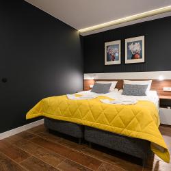 Фото Демократ на Краснопутиловской 111