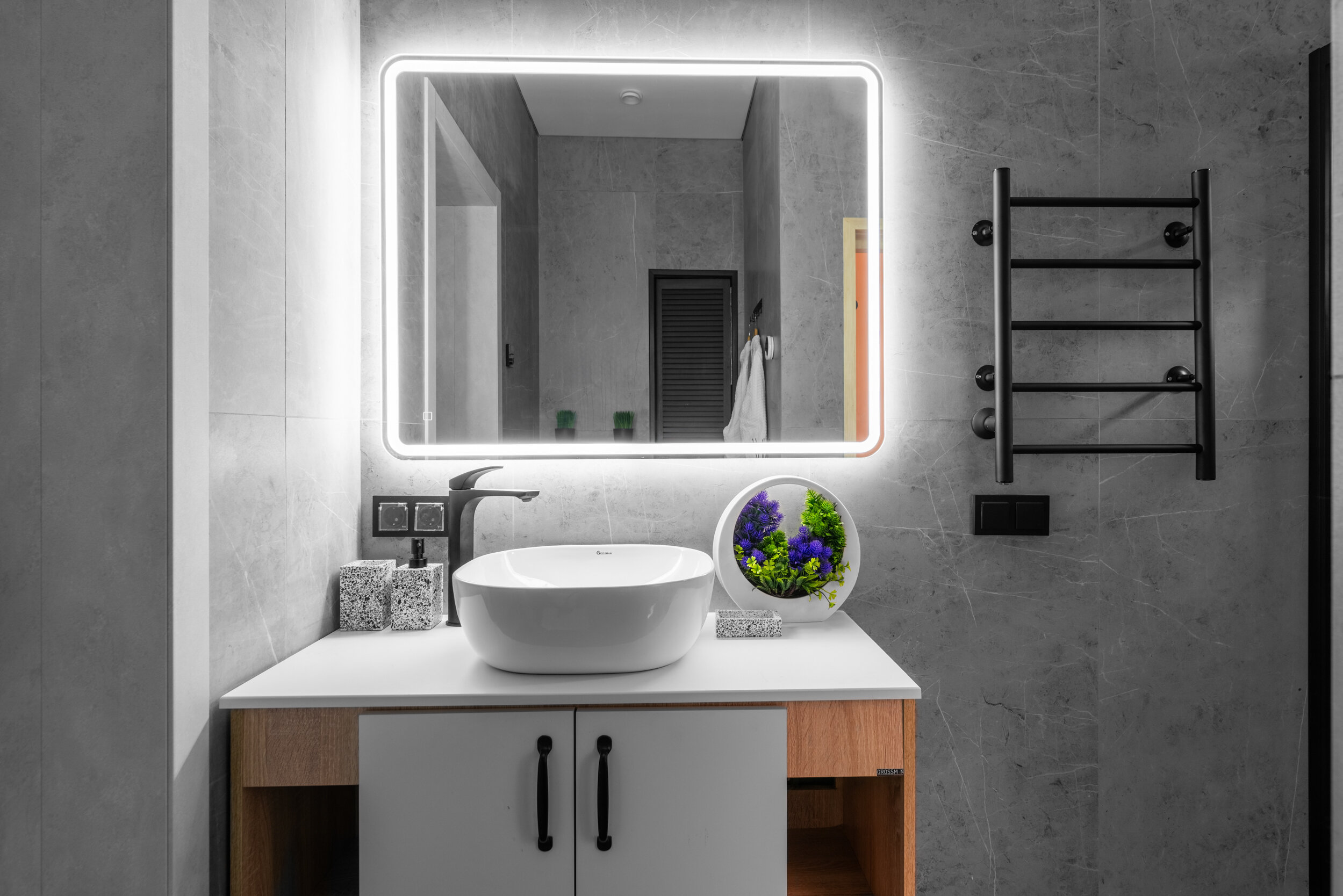 Фото Домик в соснах