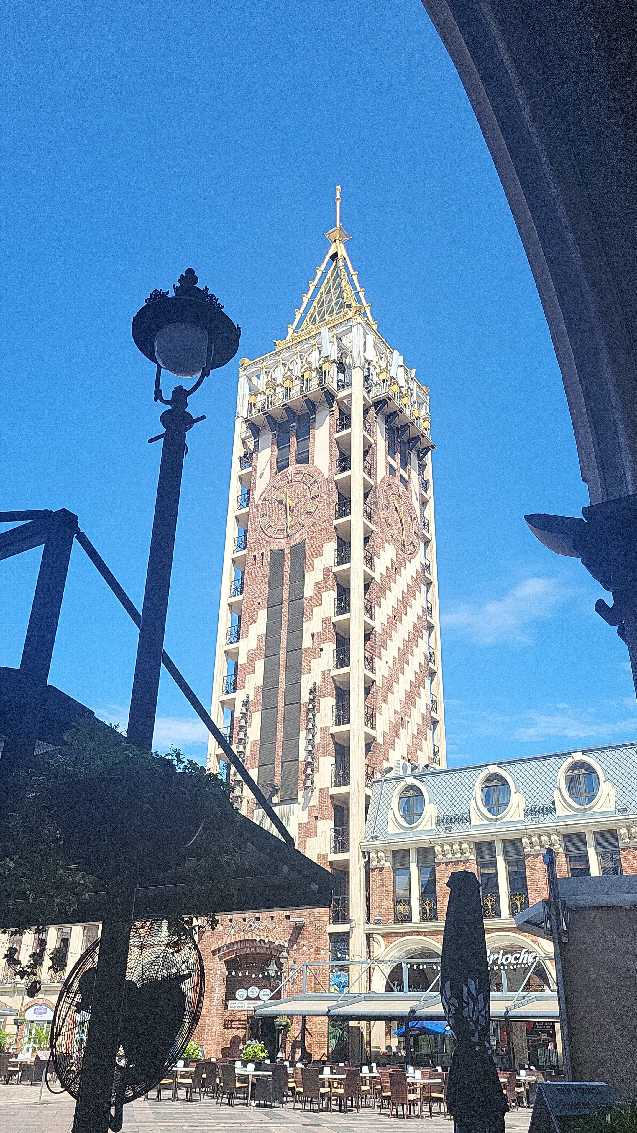 Фото Piazza Four Colours