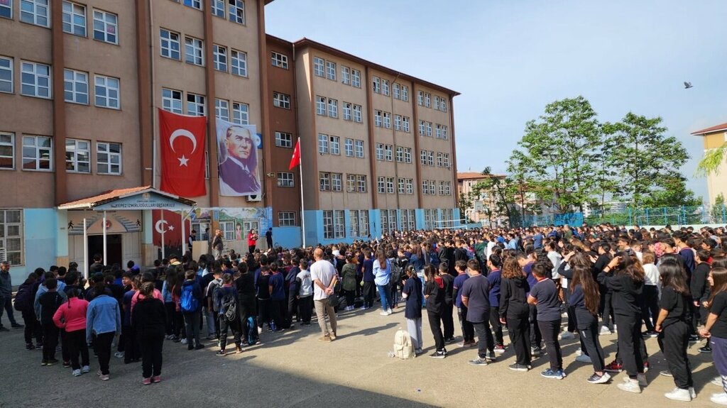 School Kepez Izmirliogullari Middle School, Eregli, photo