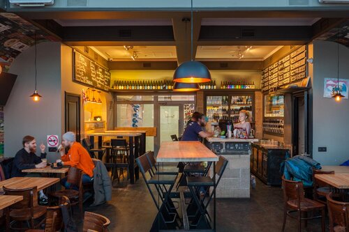 Досын үштікке шақырды