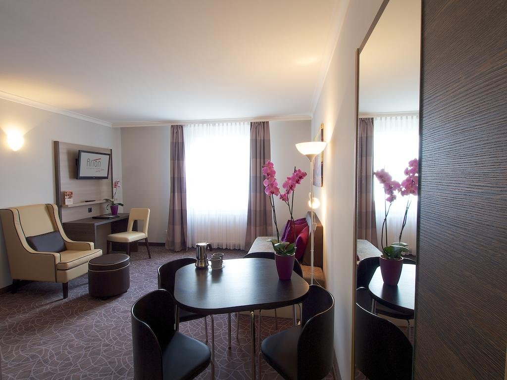 Фото 24hours Apartment Hotel