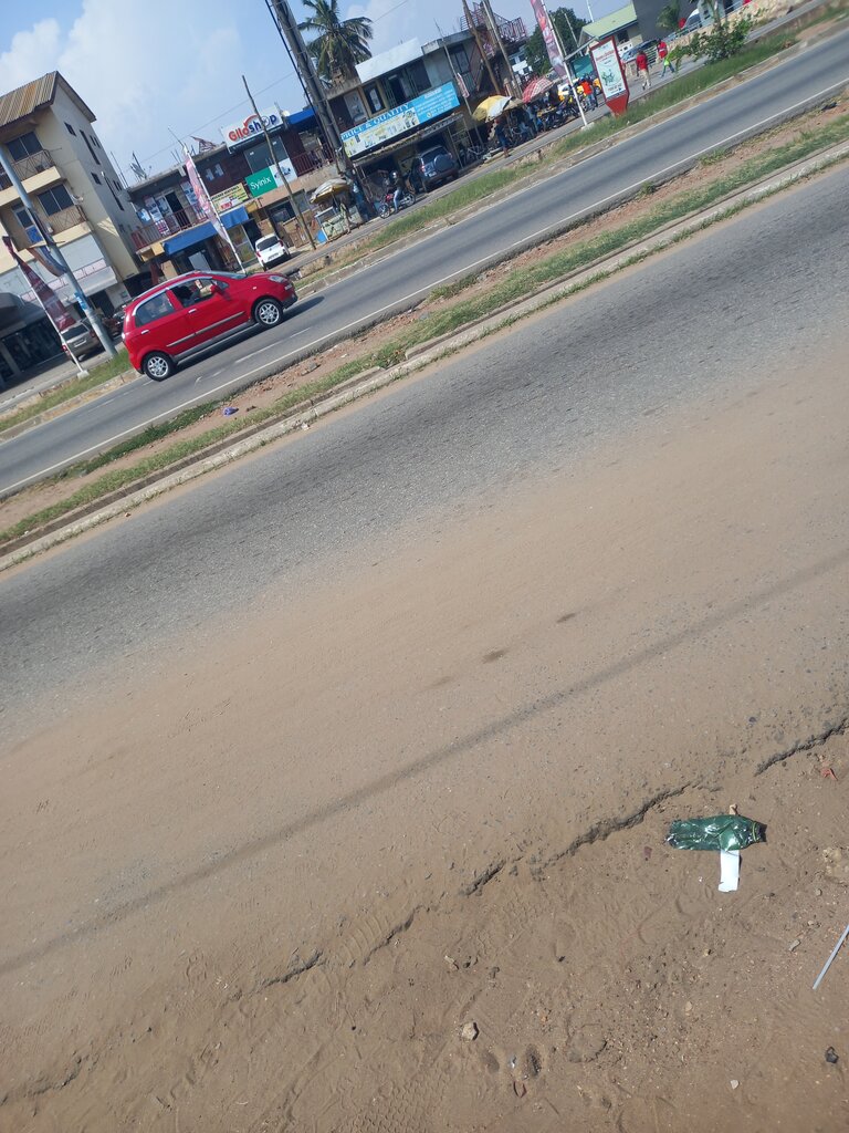 Electronic goods store Syinix, Accra, photo