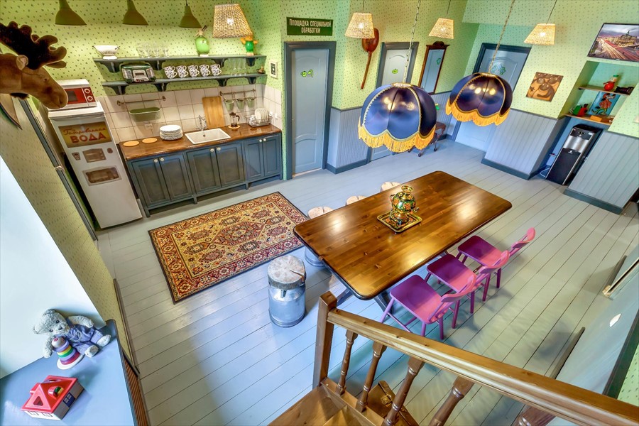 Фото Друзья у Дома Книги