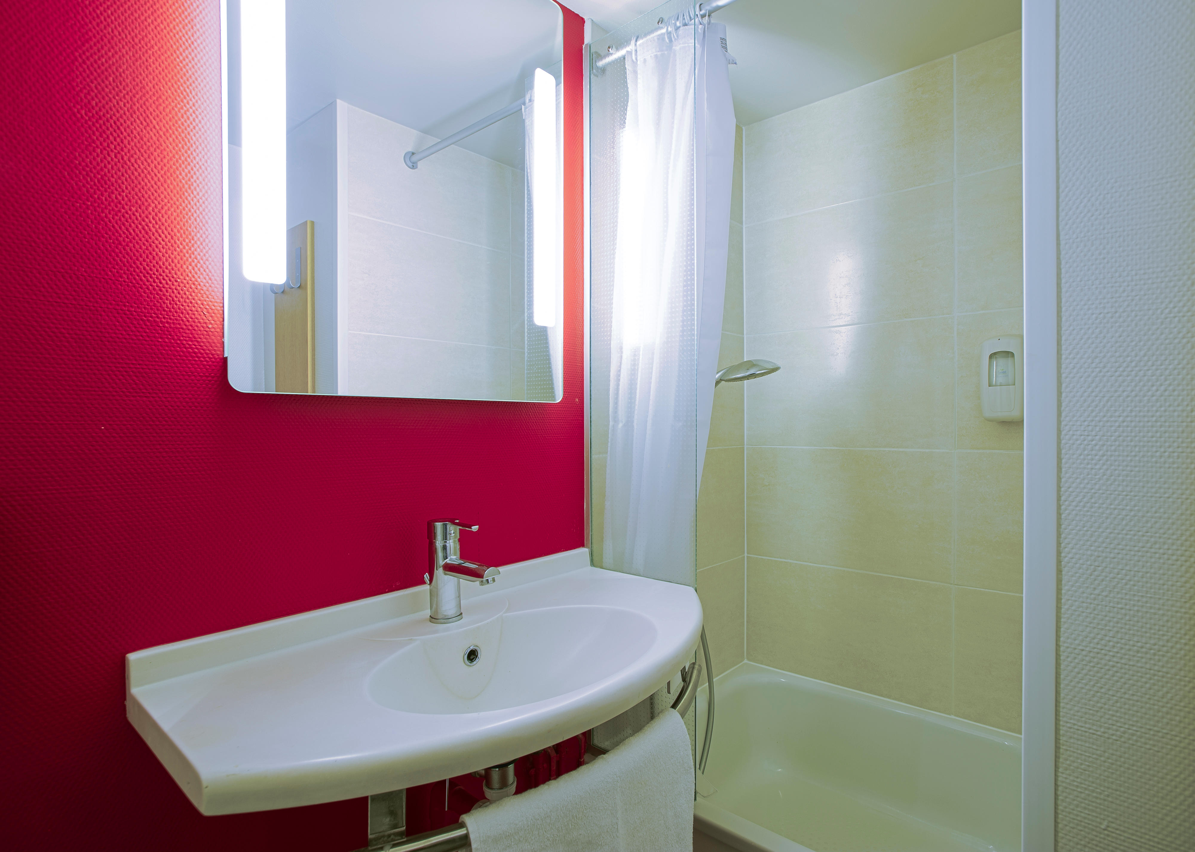 Фото B&b Hotel Avignon - 1