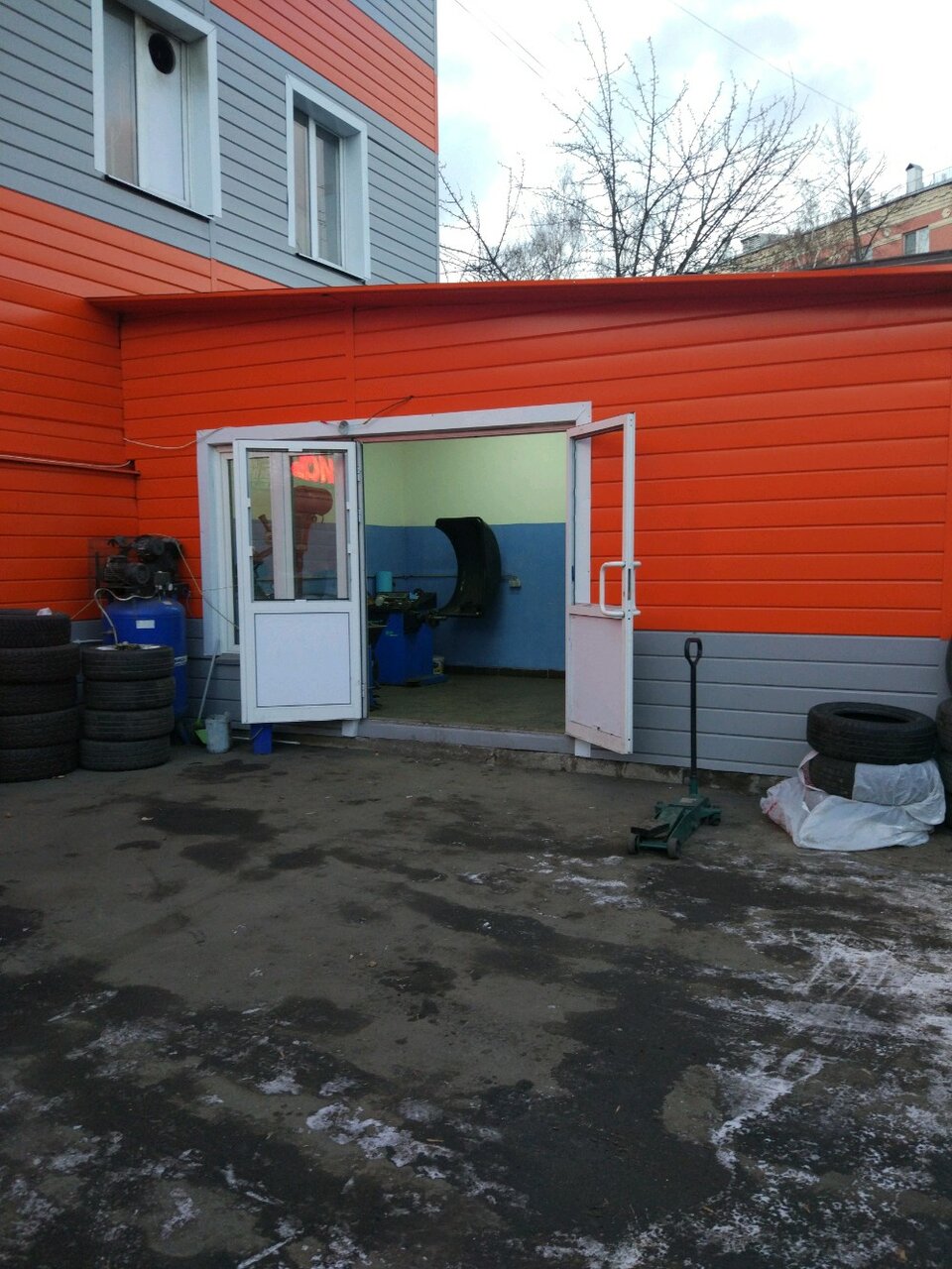 Бытовка под шиномонтаж своими руками