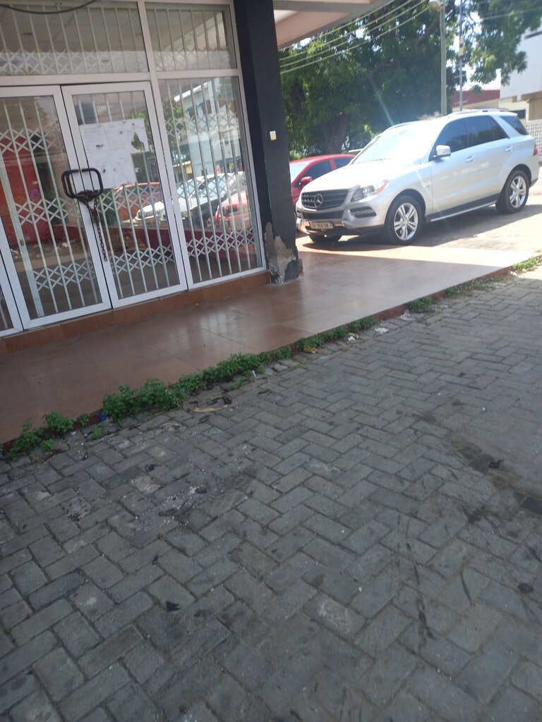 Government ministries, services Assembly Plant, Accra, photo