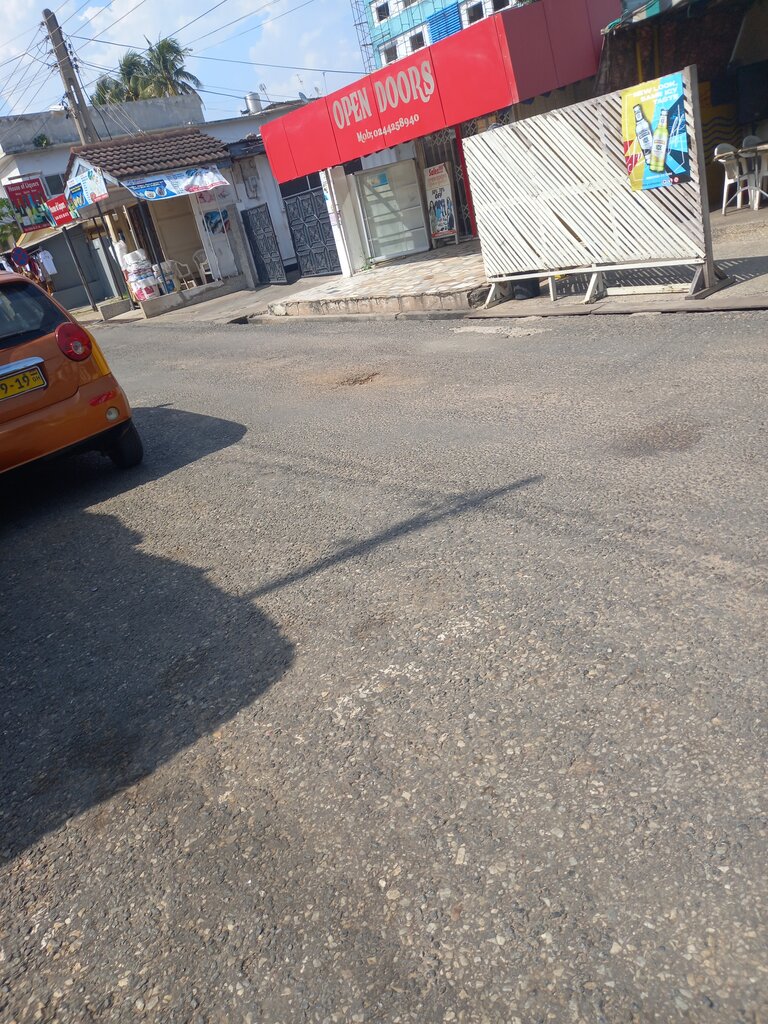 Clothing store Open Doors, Accra, photo