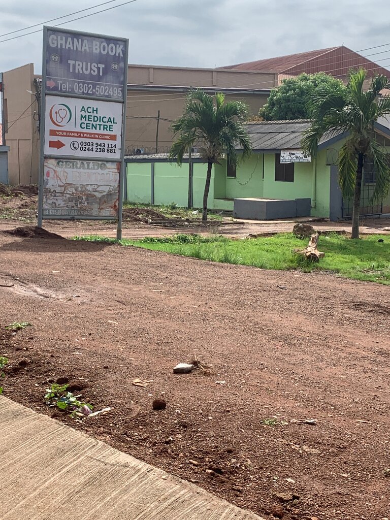 Health products Ach Medical Centre, Accra, photo