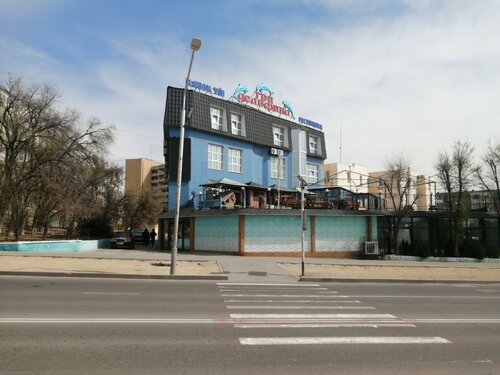 Гостиница Три дельфина в Актау