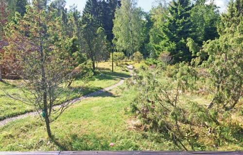 Гостиница Three-Bedroom Holiday home with a Fireplace in Grisslehamn