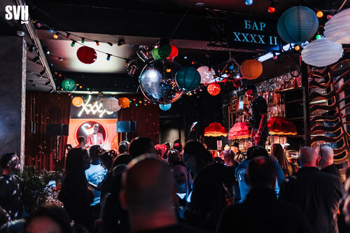 Балапанның үстіндегі еркектің секс фотосы