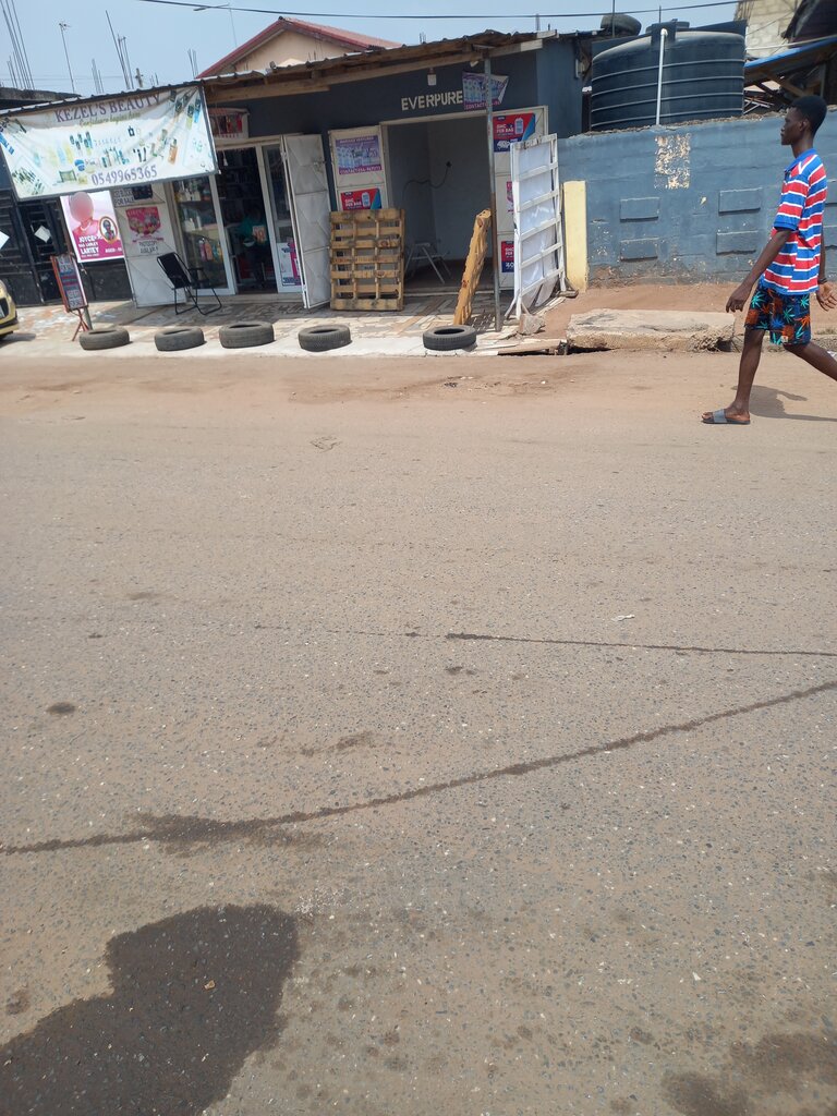 Water store Everpure depot, Accra, photo