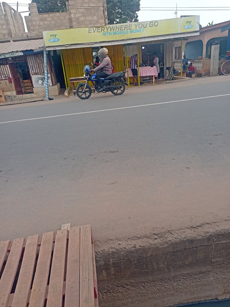 Mobile phone store Deen Media Consult, Accra, photo
