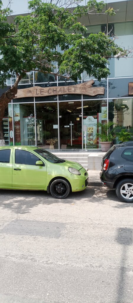 Confectionary Le Chalet, Loanda, photo