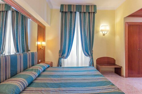 Гостиница Raeli Hotel Lux в Риме