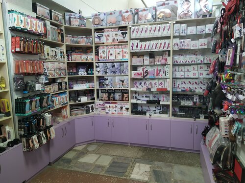 Жалаңаш ұзын шашты әдемі қыздар