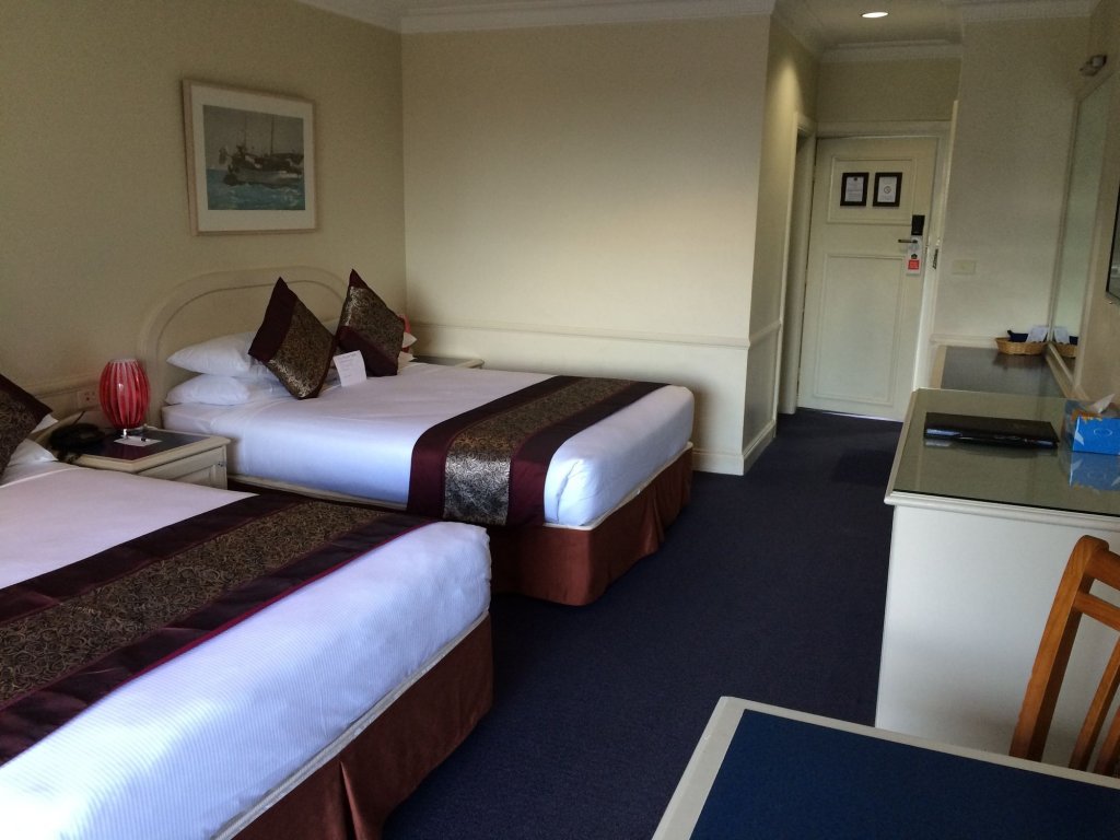 Фото Twin Towers Inn