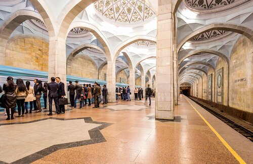 Alisher Navoiy (Toshkent, Botir Zokirov koʻchasi),  Toshkentda metro stansiyasi