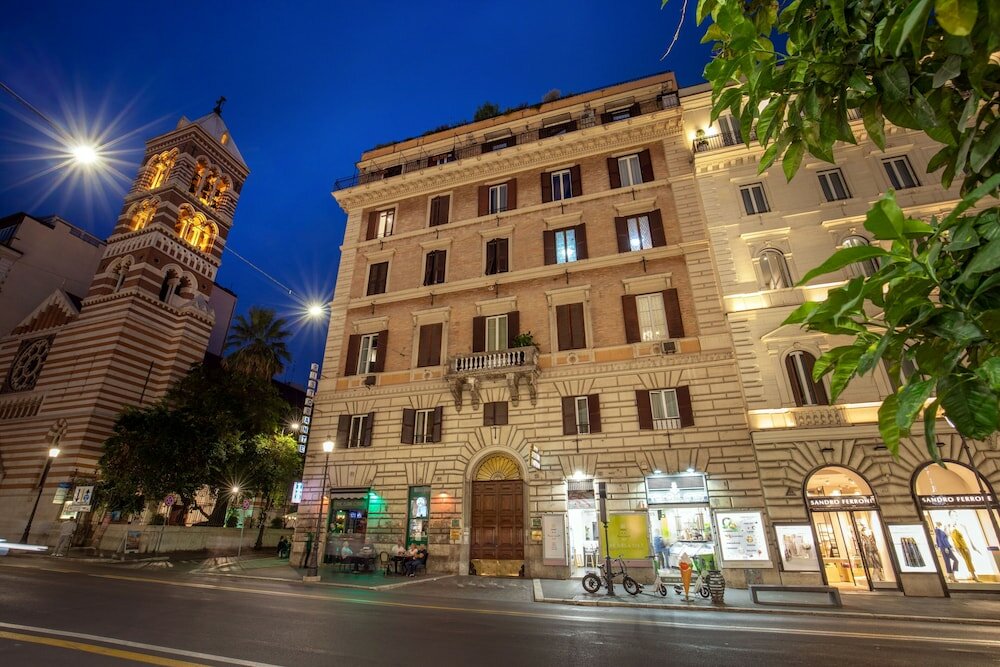 Фото отеля 1