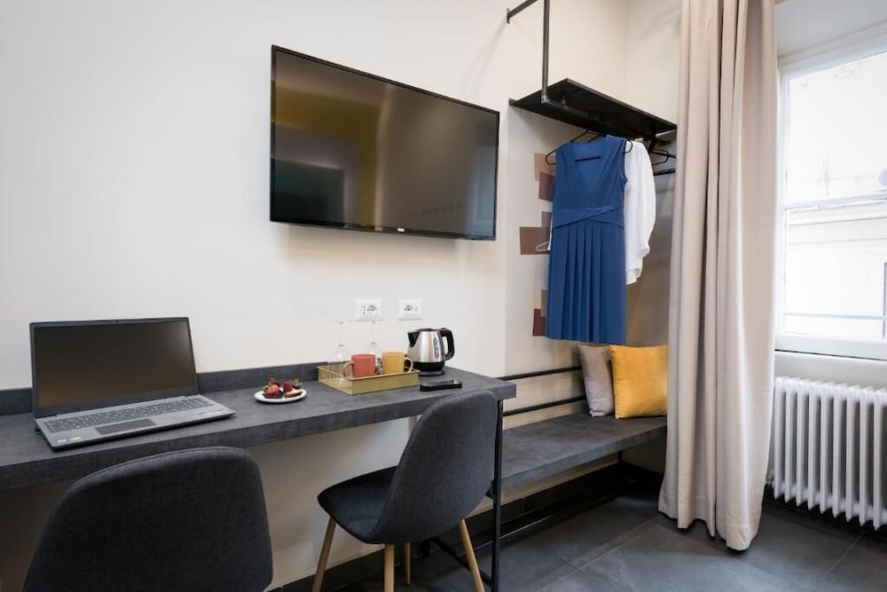 Фото Circle In The Square