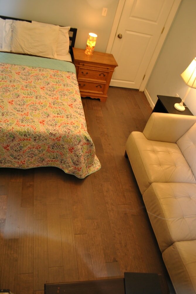 Фото L 3 Downtown Newark Guesthouse