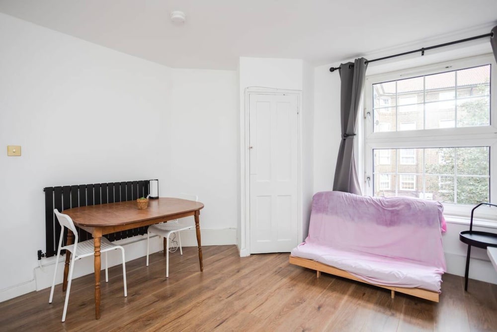 Фото Spacious 4 Bedroom Apartment in Bethnal Green