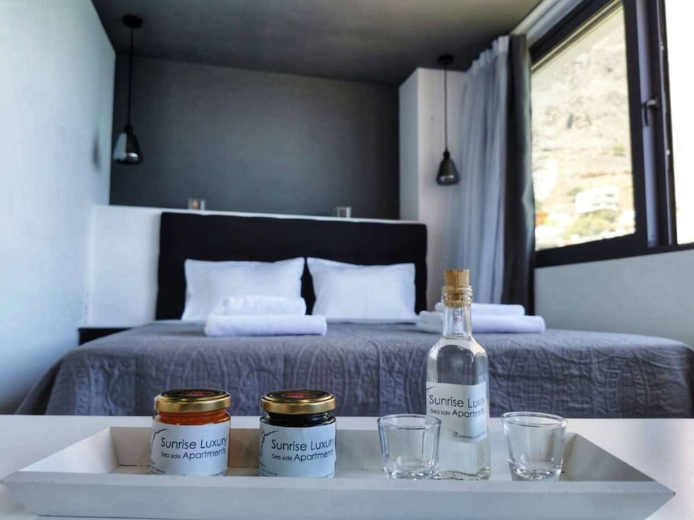 Фото Sunrise Luxury Seaside Apartment