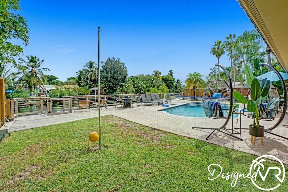 Фото Stunning Waterfront 3br with Heated Pool