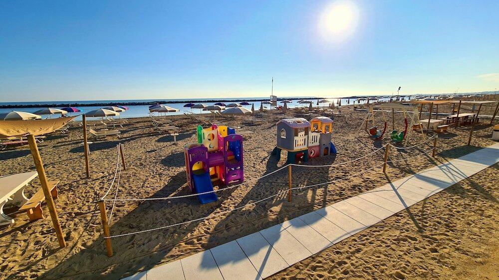 Фото You & Me Beach Hotel